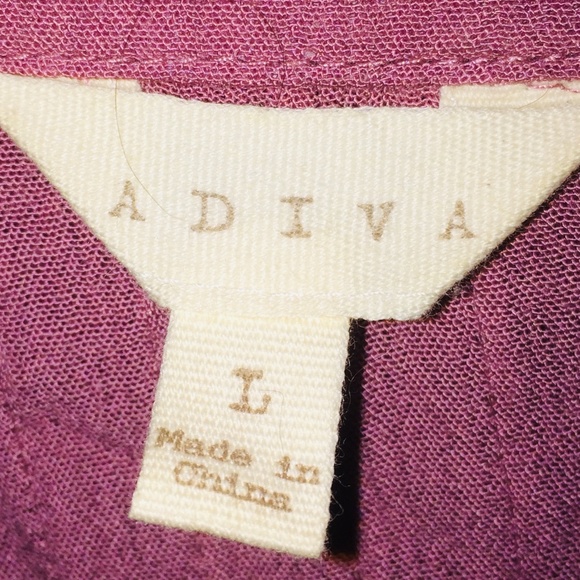 So pretty ladies shirt/blouse, size L with lace effect on wrist/bottom - Picture 7 of 8